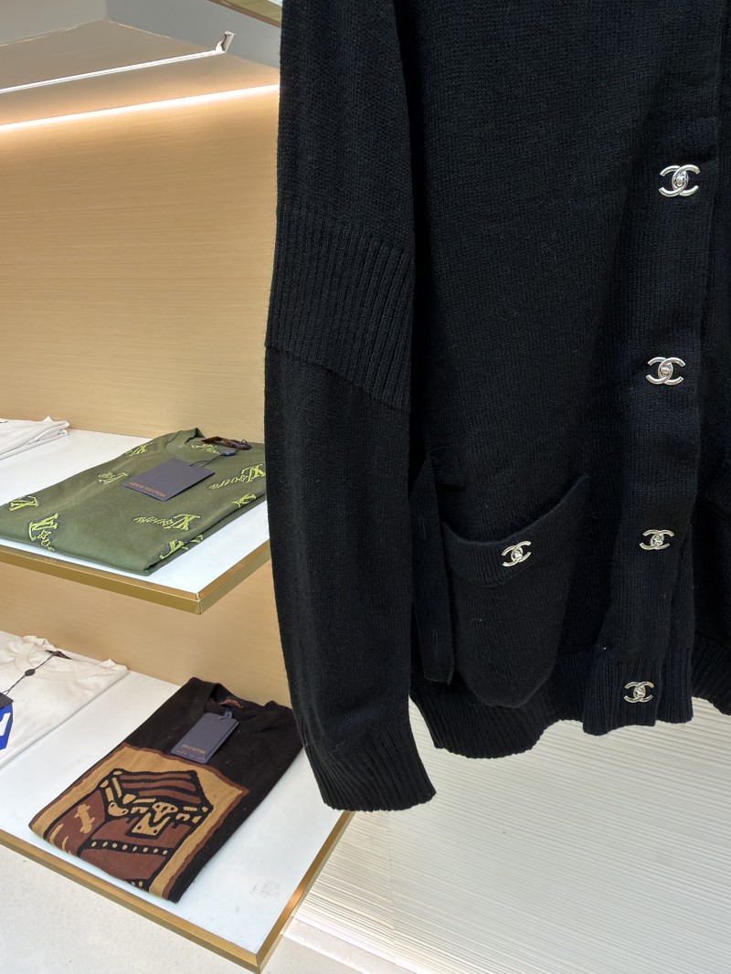 Chanel Solid Color Crew Neck Single-Button Long-Sleeve Knit Sweater 1 5