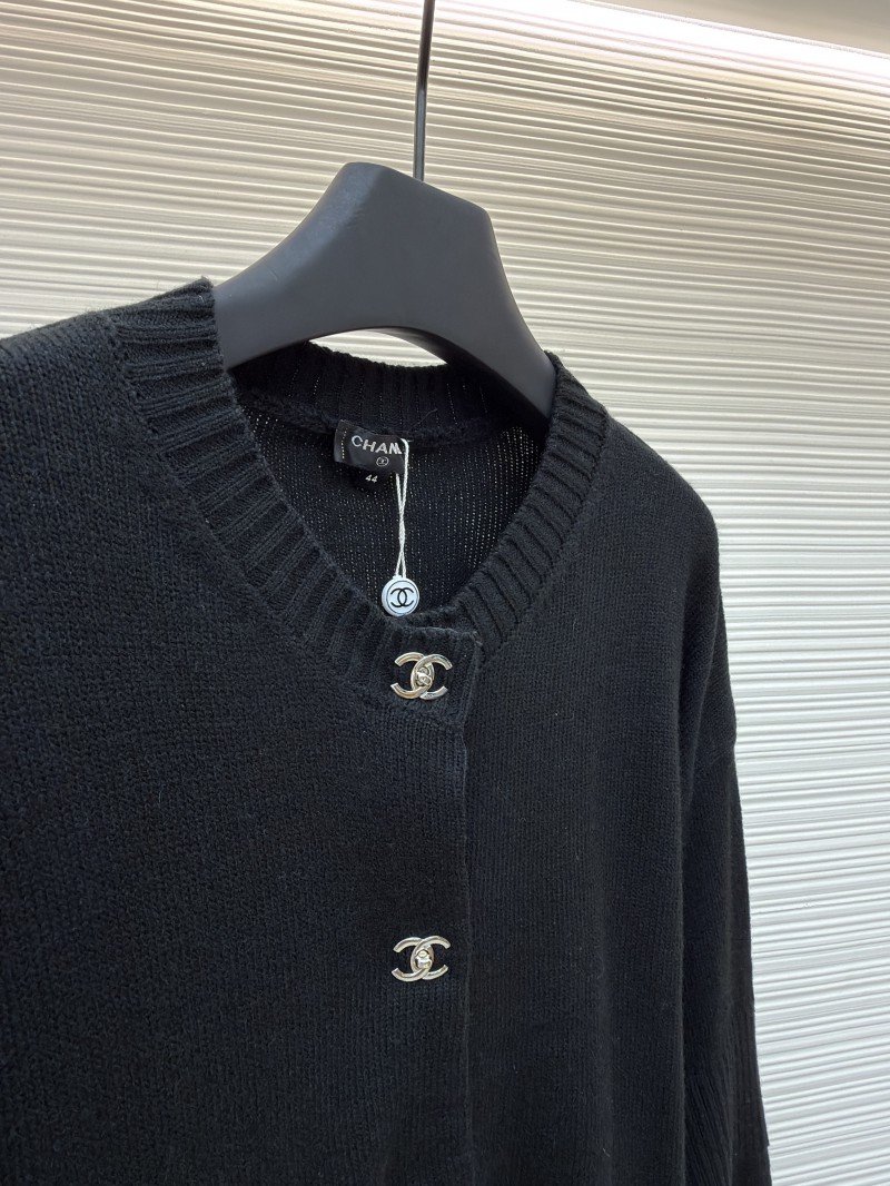 Chanel Solid Color Crew Neck Single-Button Long-Sleeve Knit Sweater 1 7
