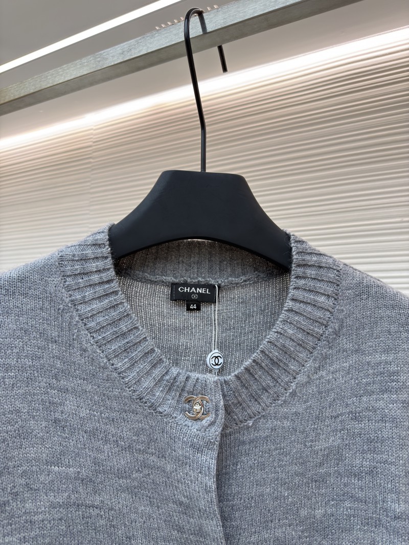 Chanel Solid Color Crew Neck Single-Button Long-Sleeve Knit Sweater 2 2