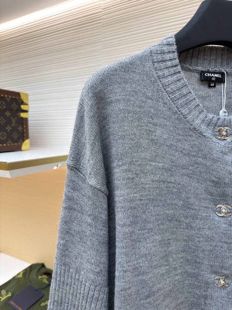 Chanel Solid Color Crew Neck Single-Button Long-Sleeve Knit Sweater 2 3