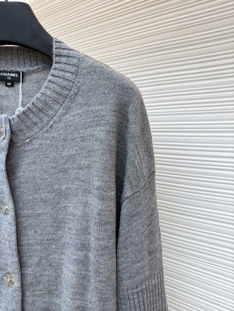 Chanel Solid Color Crew Neck Single-Button Long-Sleeve Knit Sweater 2 4
