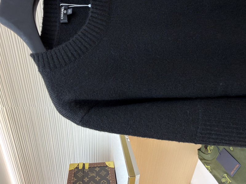 Chanel Bookbag Buckle Long-Sleeve Sweater 1 3