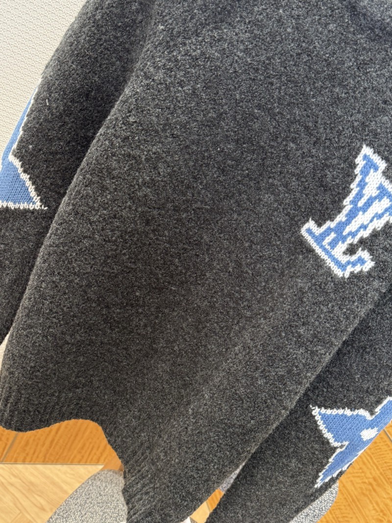 LV Four-Leaf Clover Knit Sweater 3