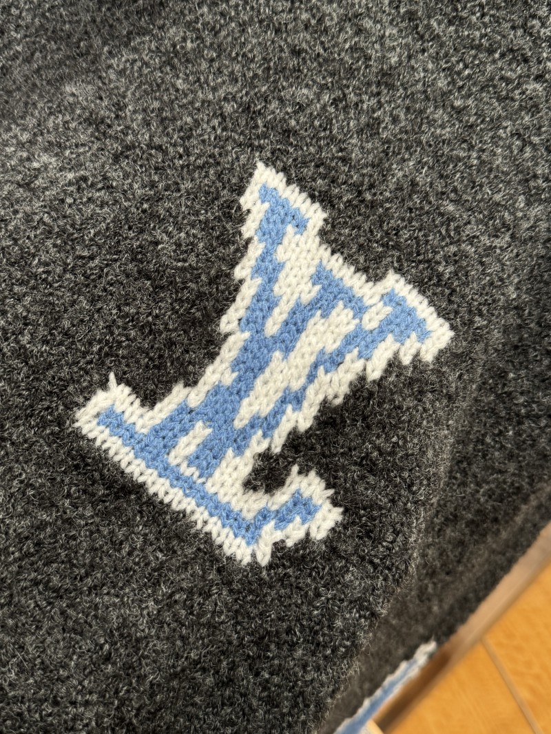 LV Four-Leaf Clover Knit Sweater 5