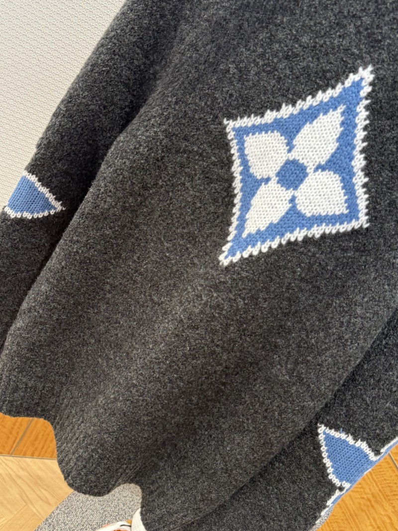 LV Four-Leaf Clover Knit Sweater 7