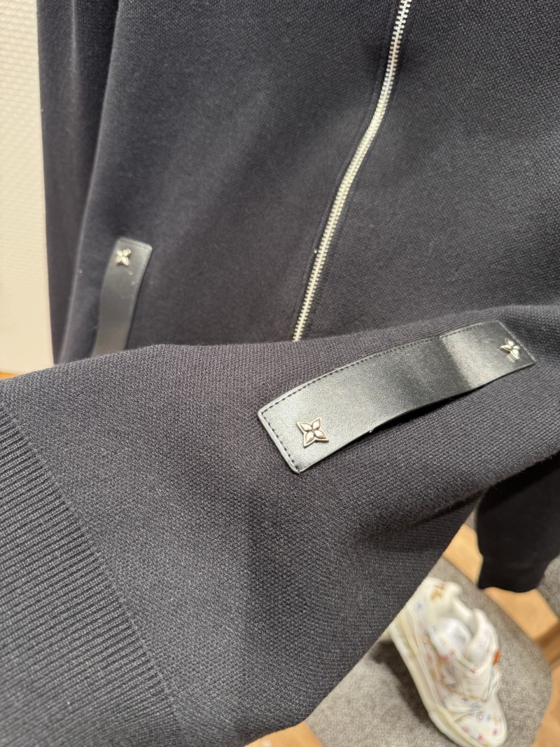 LV Leather Label Knit Wool Zipper Cardigan 4