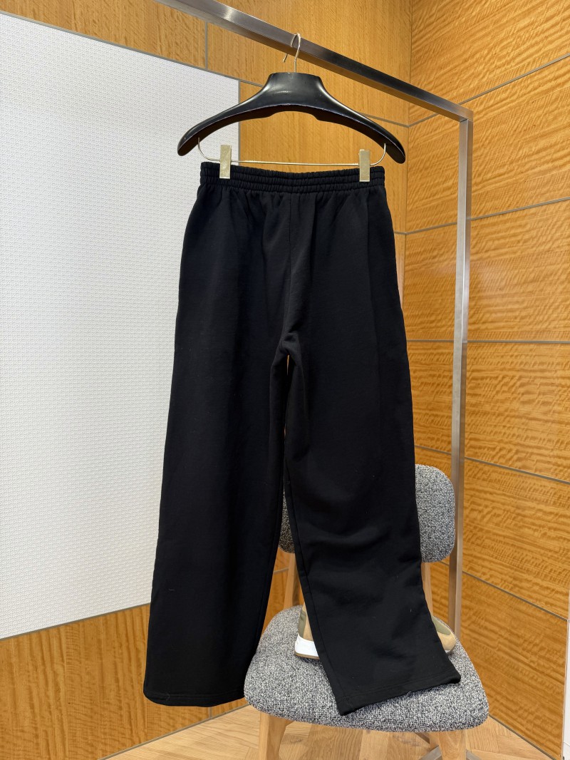 Balenciaga Ski Collection Manchester United Crest Sweatpants 1