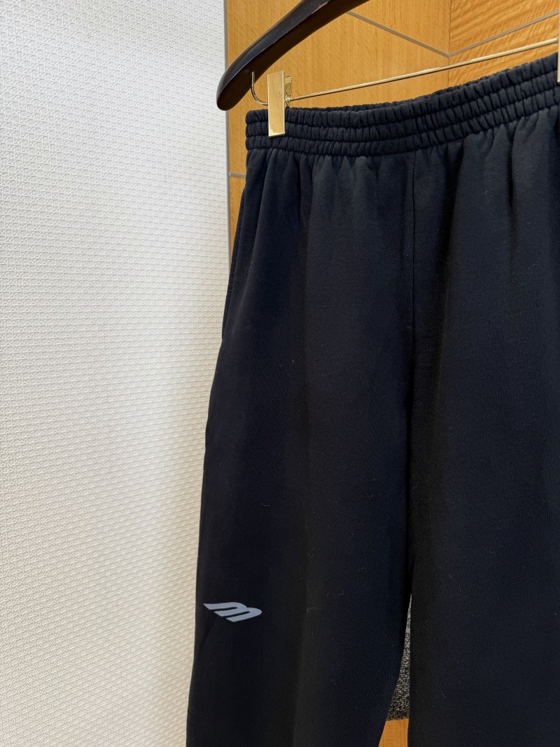 Balenciaga Ski Collection Manchester United Crest Sweatpants 4