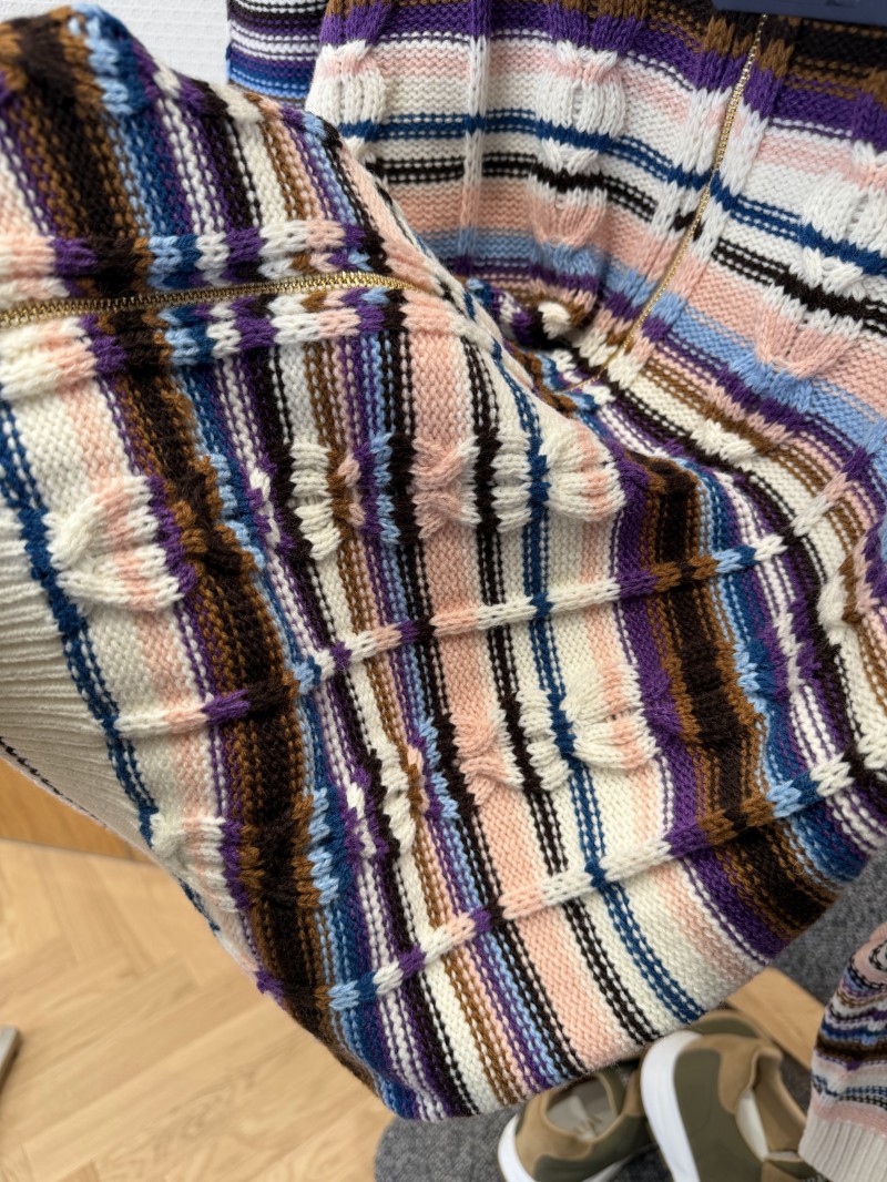 LV Color-Blocked Cable-Knit Zipper Cardigan 7