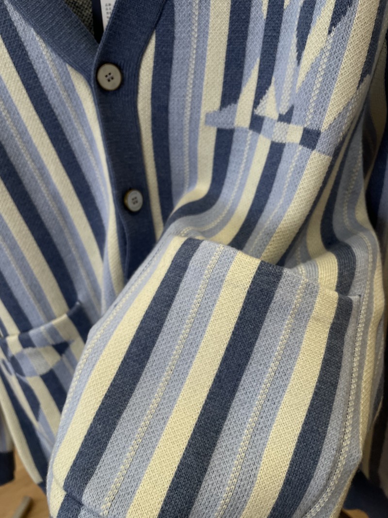 LV 2026 SpringSummer Collection New Blue and White Vertical Striped Cardigan 4