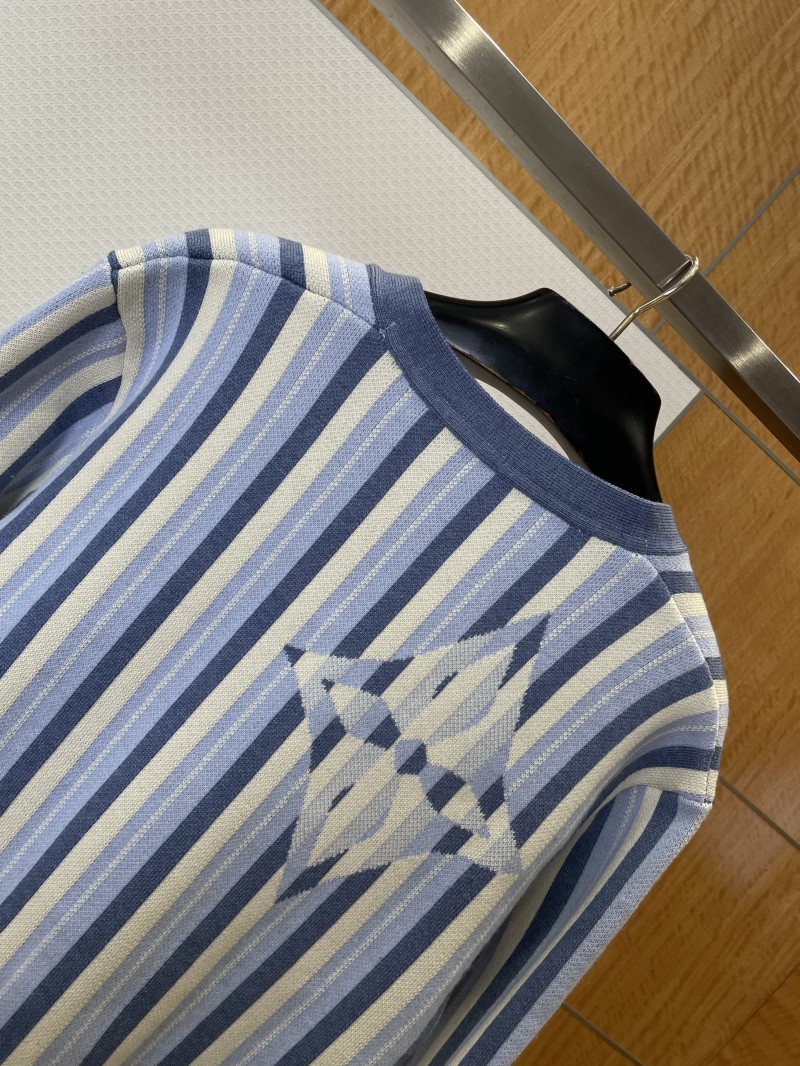 LV 2026 SpringSummer Collection New Blue and White Vertical Striped Cardigan 5