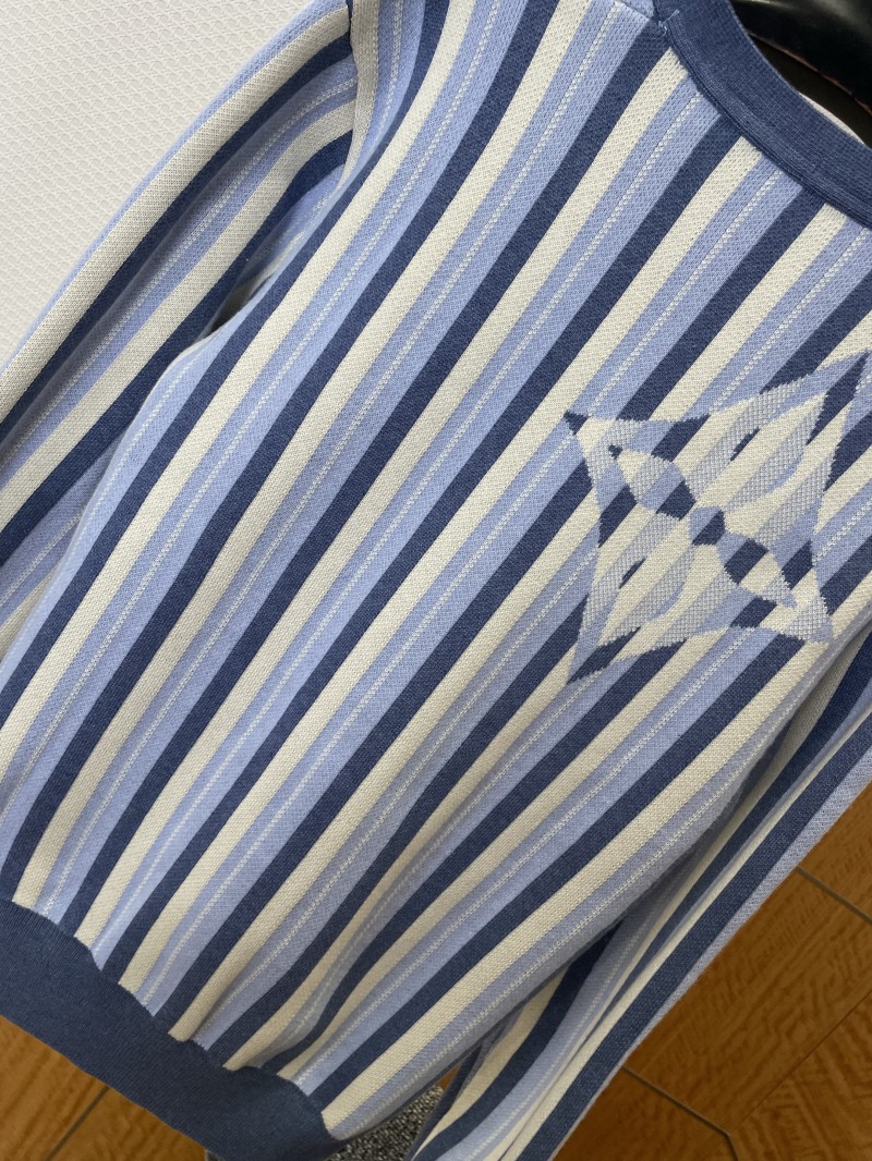LV 2026 SpringSummer Collection New Blue and White Vertical Striped Cardigan 6