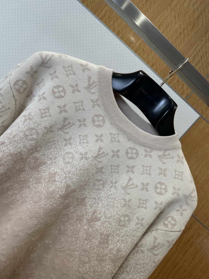 LV 2026 SpringSummer Letter Gradient Jacquard Knit Sweater 2