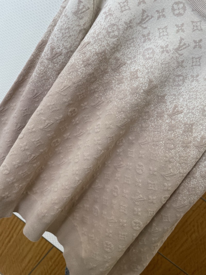 LV 2026 SpringSummer Letter Gradient Jacquard Knit Sweater 3