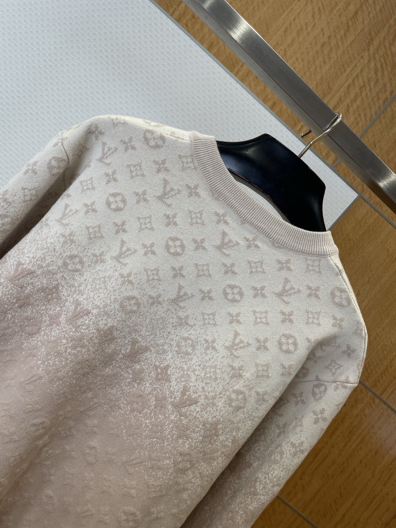 LV 2026 SpringSummer Letter Gradient Jacquard Knit Sweater 5