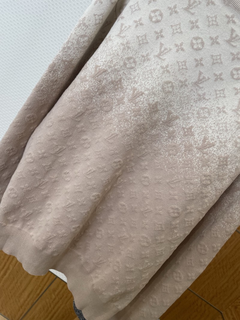 LV 2026 SpringSummer Letter Gradient Jacquard Knit Sweater 6
