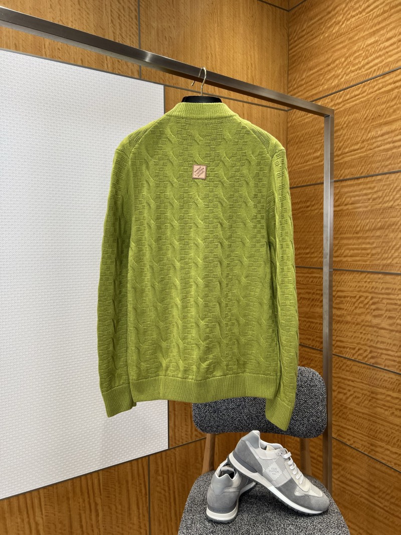 LV Solid Color Sheep Wool Stand Collar Long Sleeve 1