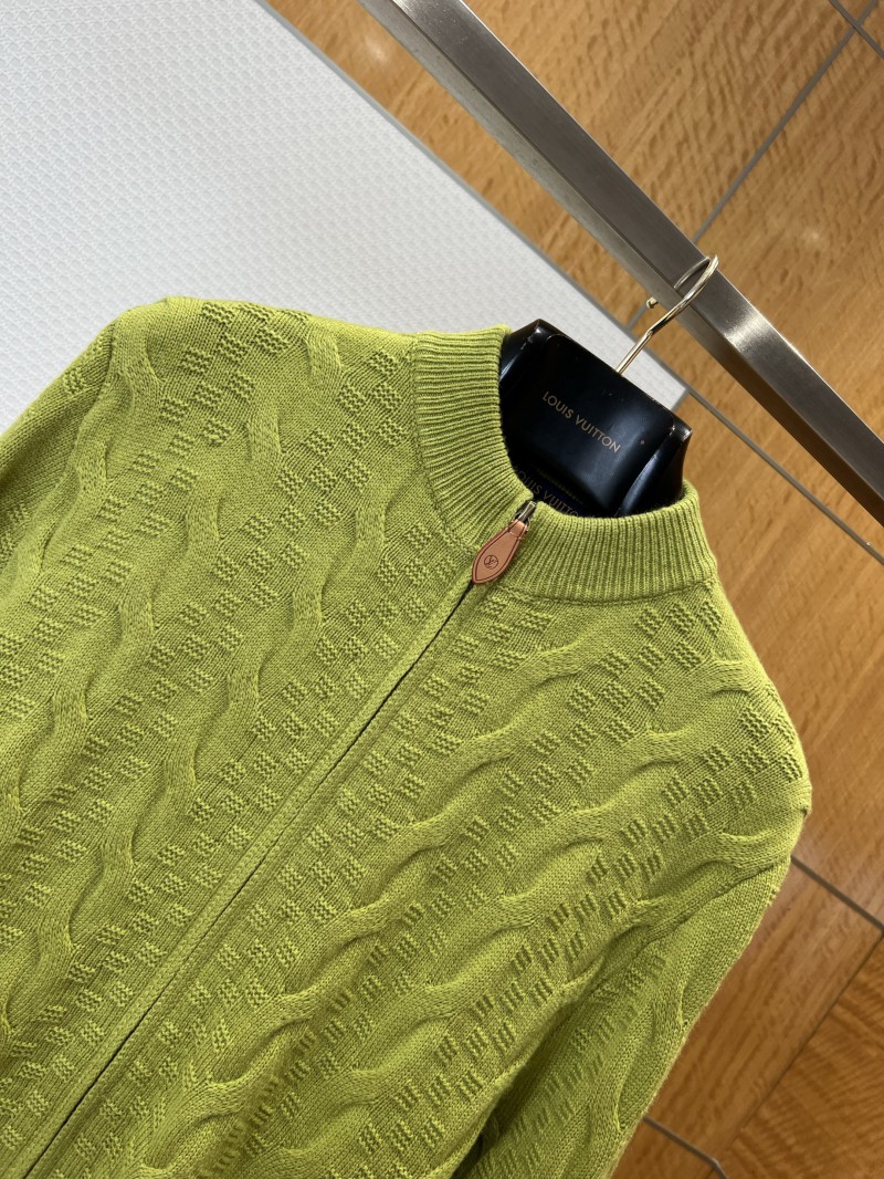 LV Solid Color Sheep Wool Stand Collar Long Sleeve 2