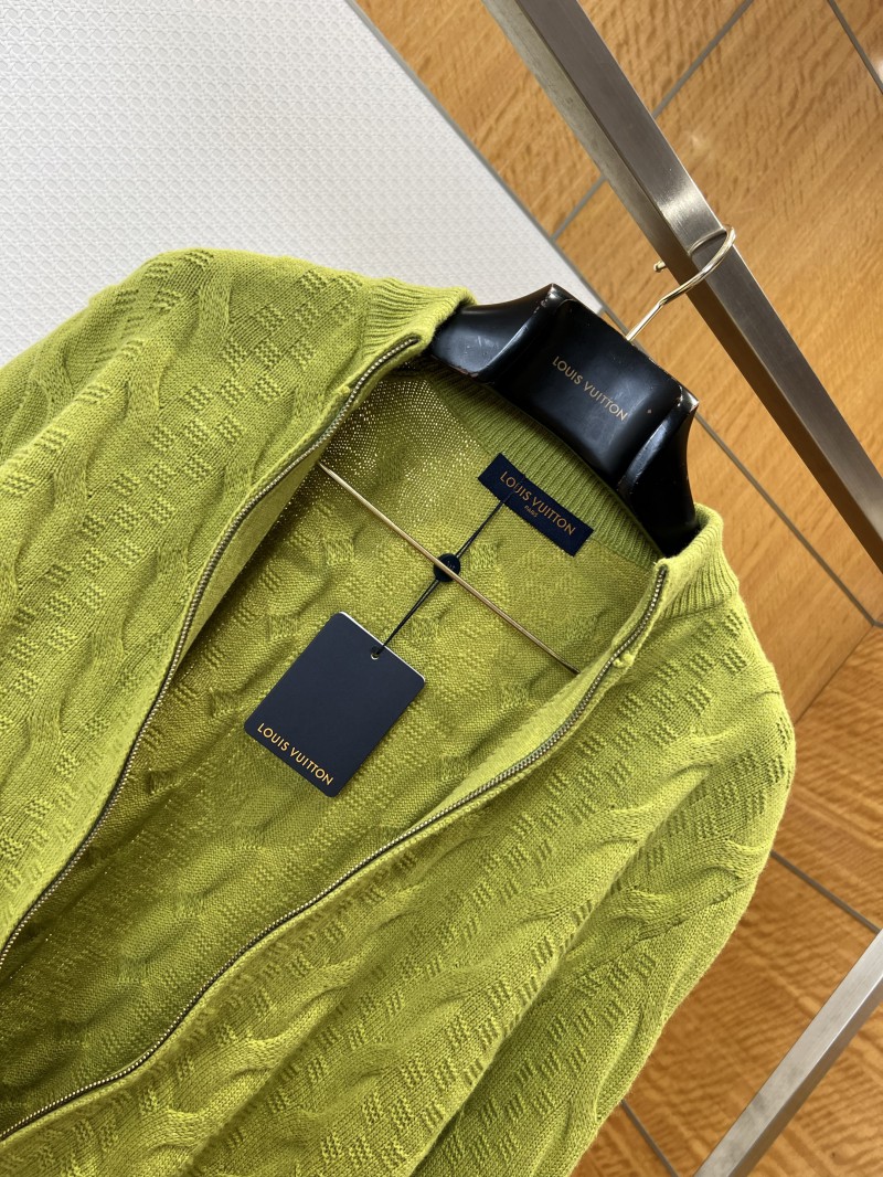 LV Solid Color Sheep Wool Stand Collar Long Sleeve 4