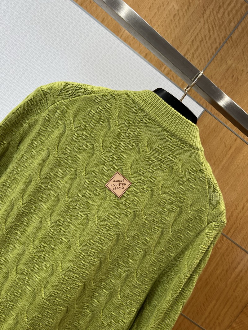 LV Solid Color Sheep Wool Stand Collar Long Sleeve 5