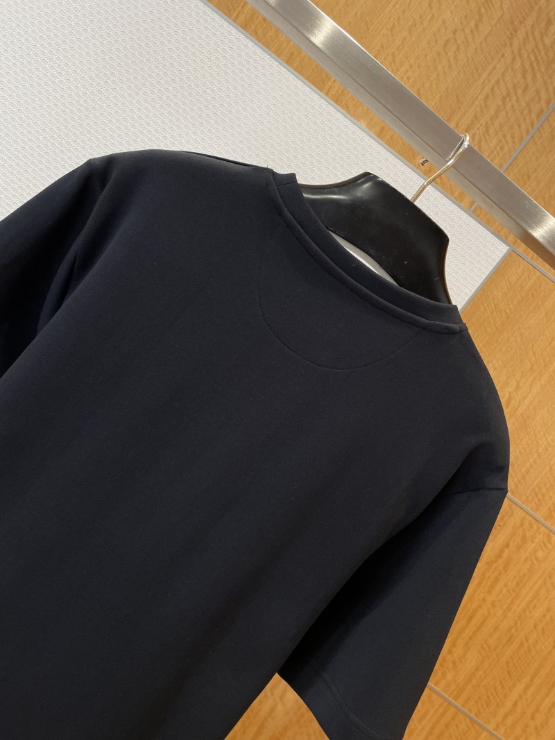 Fendi Metal Logo Minimalist Short-Sleeve T-Shirt 1 5