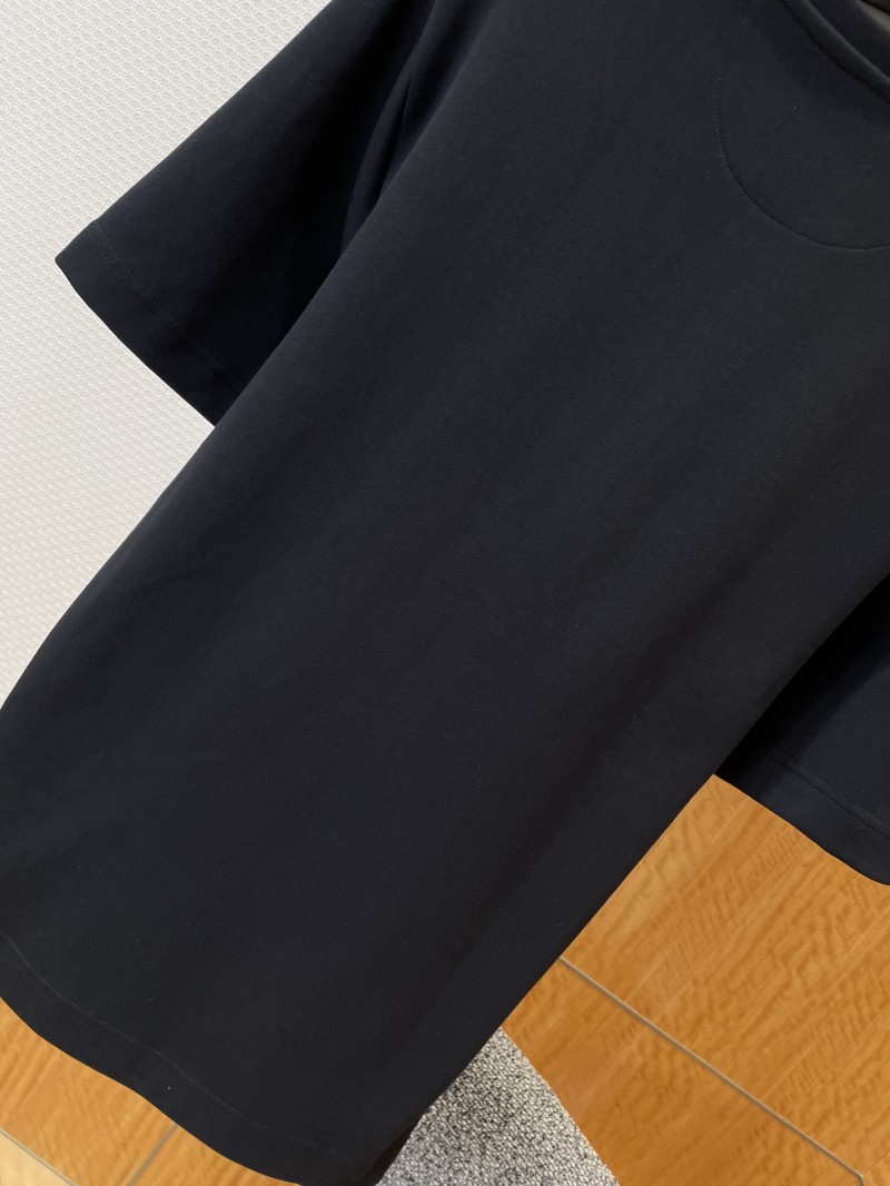 Fendi Metal Logo Minimalist Short-Sleeve T-Shirt 1 6