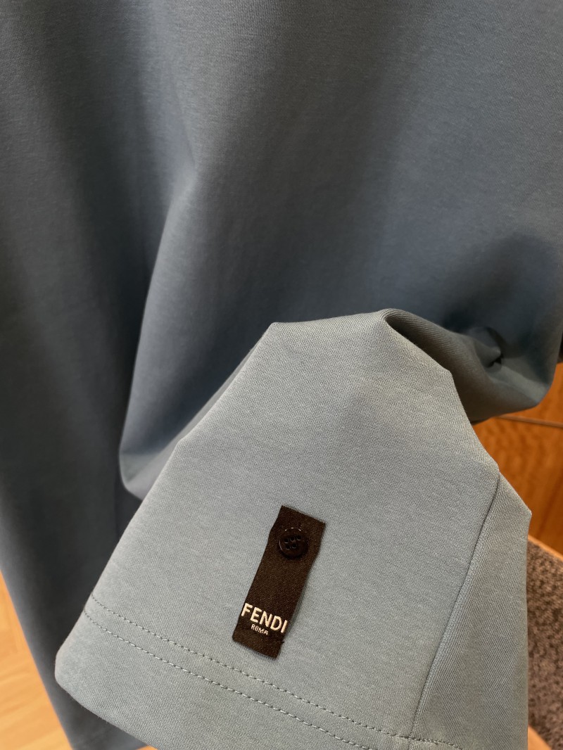 Fendi Metal Logo Minimalist Short-Sleeve T-Shirt 3 4