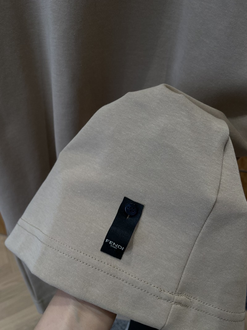 Fendi Metal Logo Minimalist Short-Sleeve T-Shirt 5 4