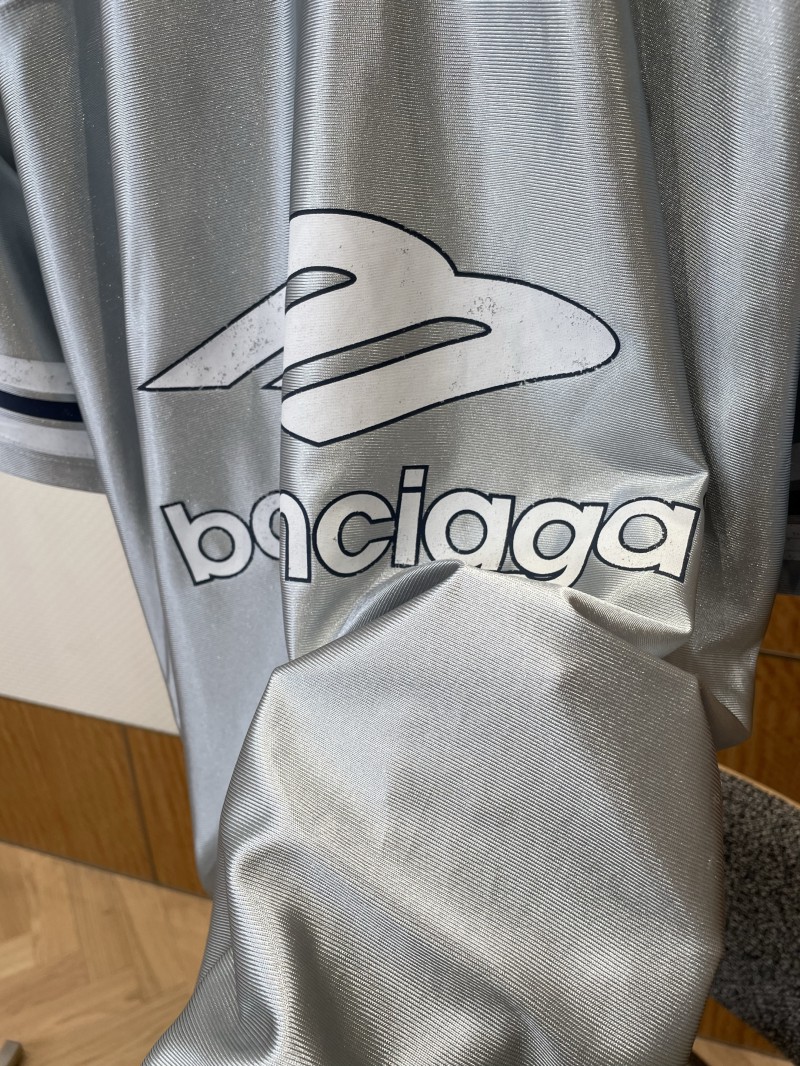 Balenciaga Vintage Sports V-Neck Short-Sleeve T-Shirt 1 3