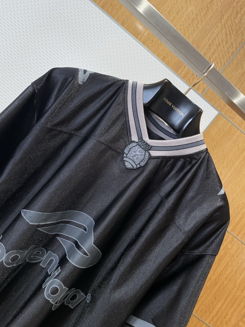 Balenciaga Vintage Sports V-Neck Short-Sleeve T-Shirt 2 2