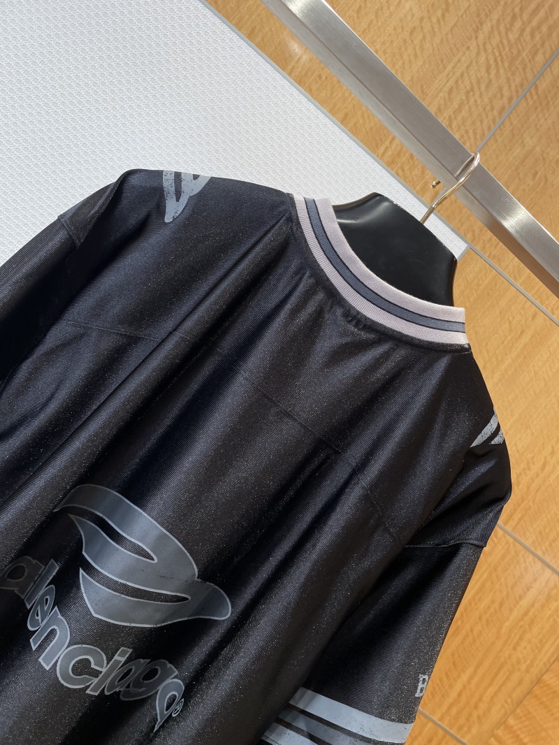 Balenciaga Vintage Sports V-Neck Short-Sleeve T-Shirt 2 5