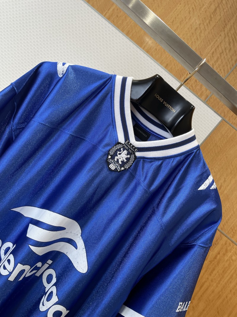 Balenciaga Vintage Sports V-Neck Short-Sleeve T-Shirt 3 2