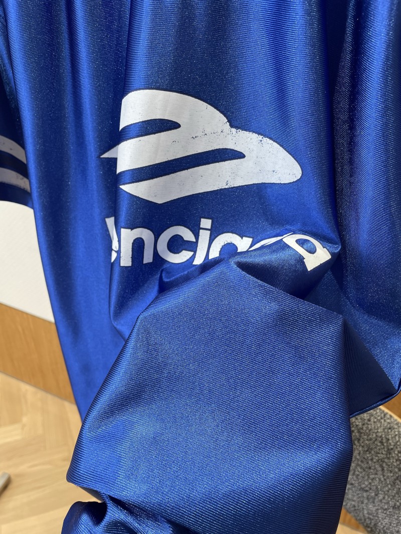 Balenciaga Vintage Sports V-Neck Short-Sleeve T-Shirt 3 4