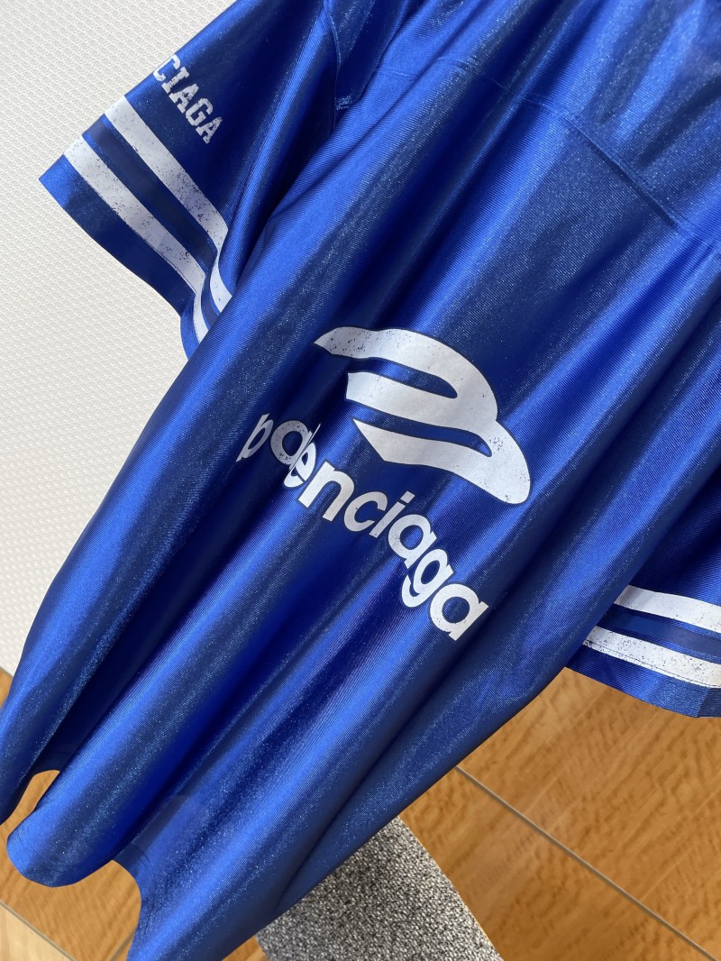 Balenciaga Vintage Sports V-Neck Short-Sleeve T-Shirt 3 6