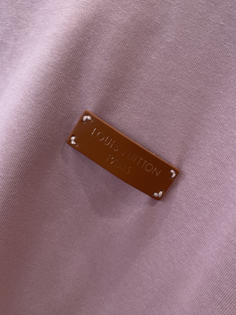 LV Leather Label Crew Neck Short Sleeve T-Shirt 4