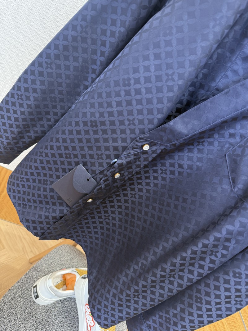 LV Jacquard Button-Down V-Neck Long-Sleeve Shirt 2 3