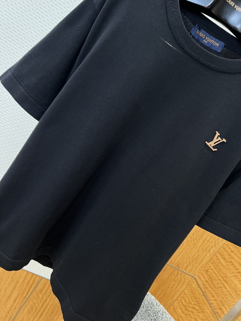 LV Logo Embroidered Knit Short-Sleeve T-Shirt 1 3