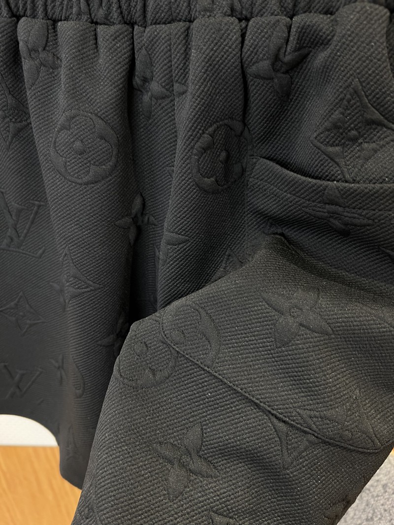 LV Logo-Embossed Drawstring Casual Shorts 2 7