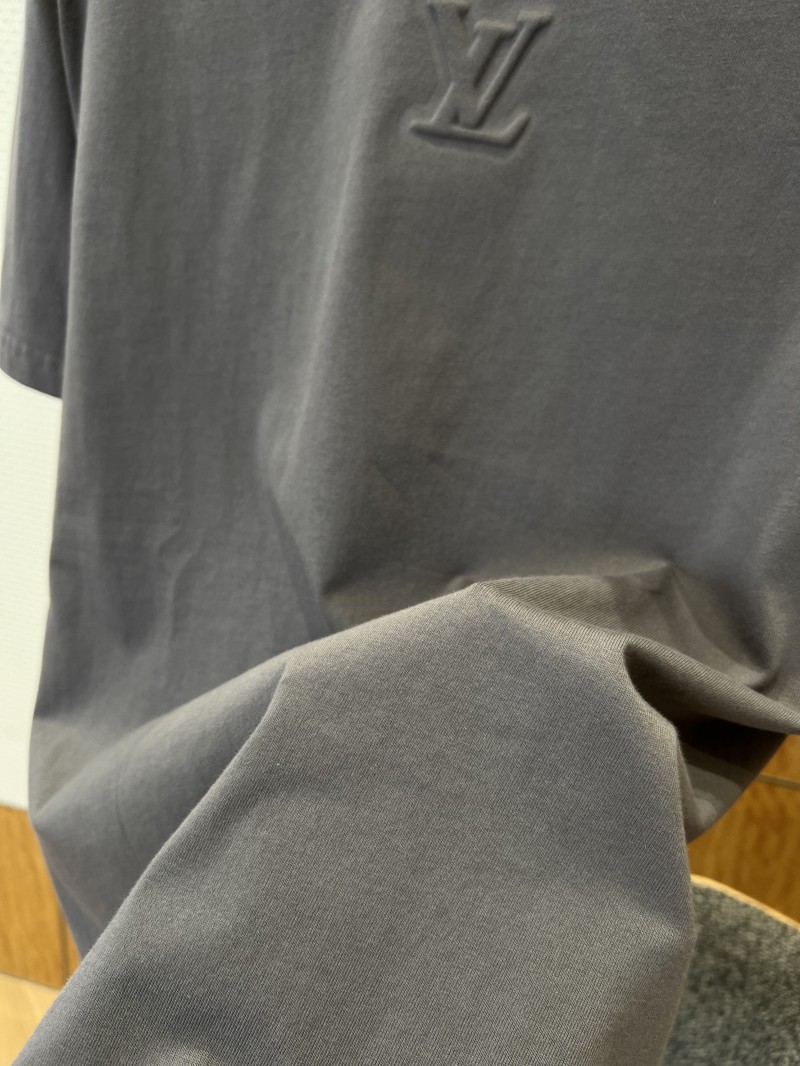 LV Embossed Logo Short-Sleeve T-Shirt 3 4