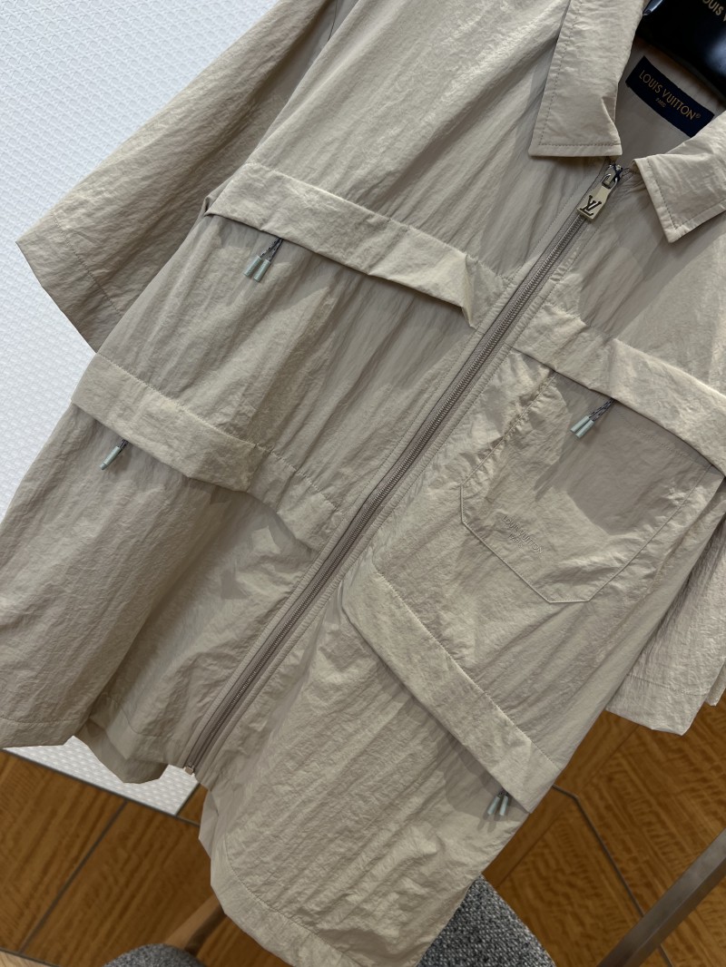 LV Functional Short-Sleeve Shirt with Multiple Pockets 3