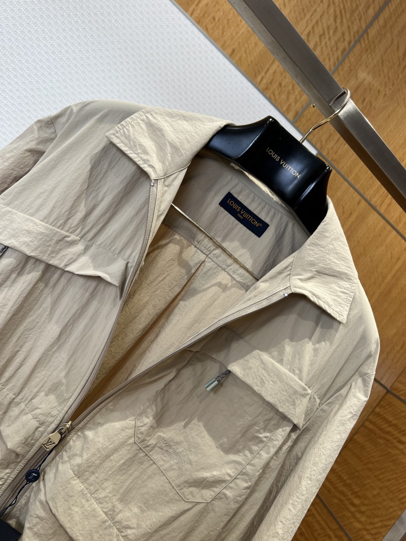 LV Functional Short-Sleeve Shirt with Multiple Pockets 4