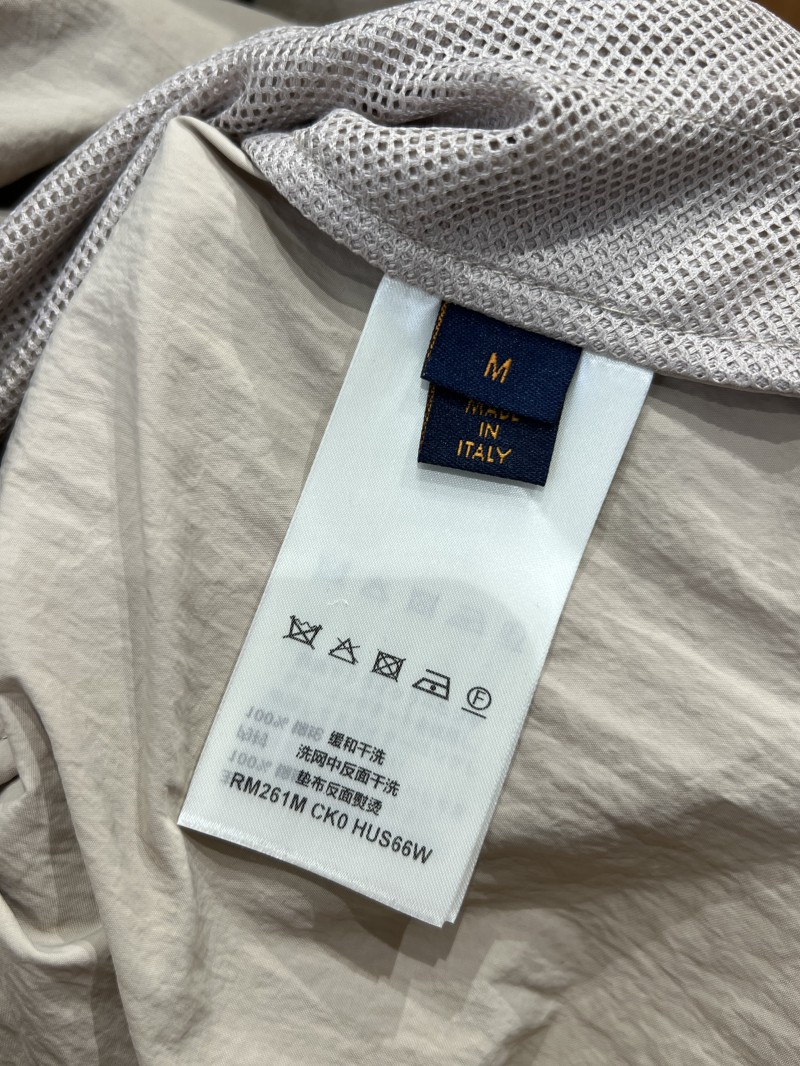 LV Functional Short-Sleeve Shirt with Multiple Pockets 8